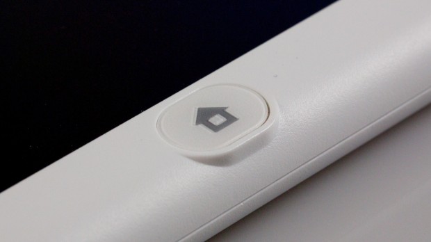 Der Homebutton ist jetzt alleine zentriert unter dem Touchscreen. Wer stark darauf drückt, drückt gleichzeitig auf den Bildschirm.